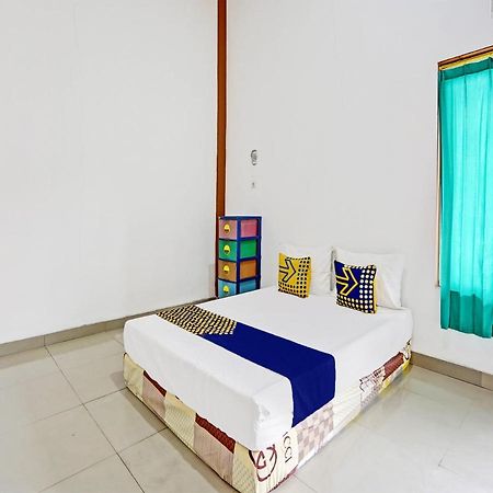 Oyo 92006 Kost Sejahtera Syariah Hotel Sidoarjo Bagian luar foto