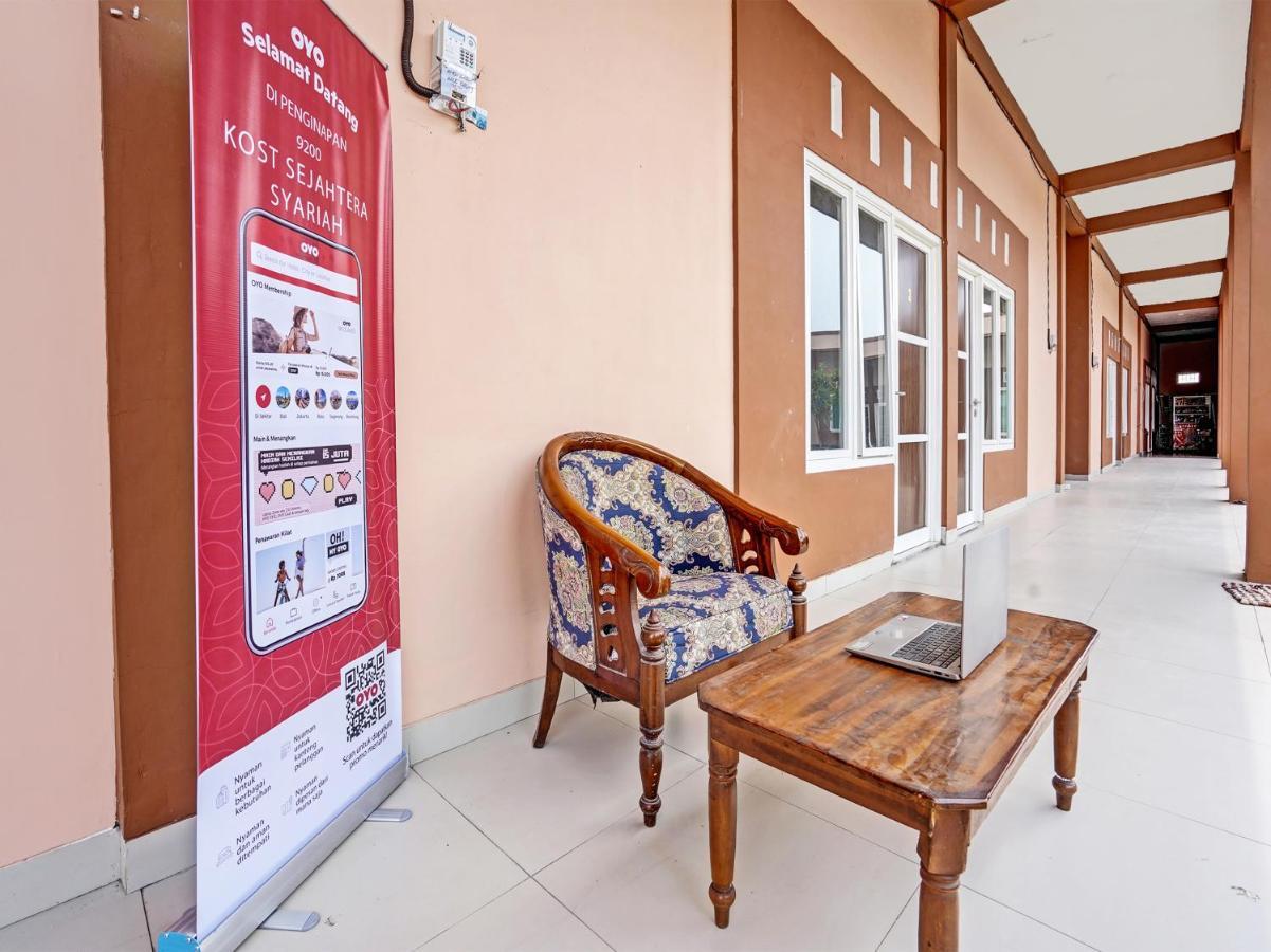 Oyo 92006 Kost Sejahtera Syariah Hotel Sidoarjo Bagian luar foto