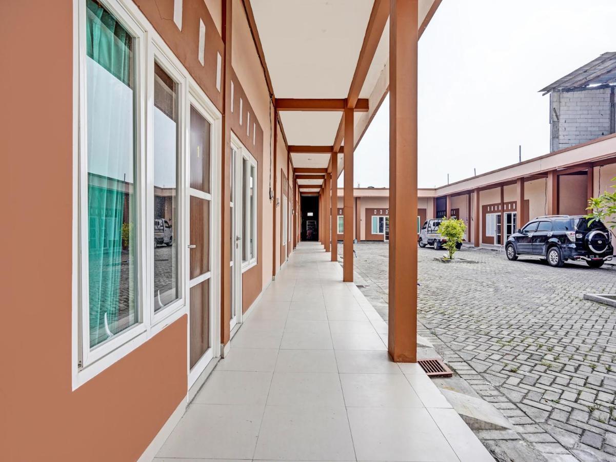 Oyo 92006 Kost Sejahtera Syariah Hotel Sidoarjo Bagian luar foto