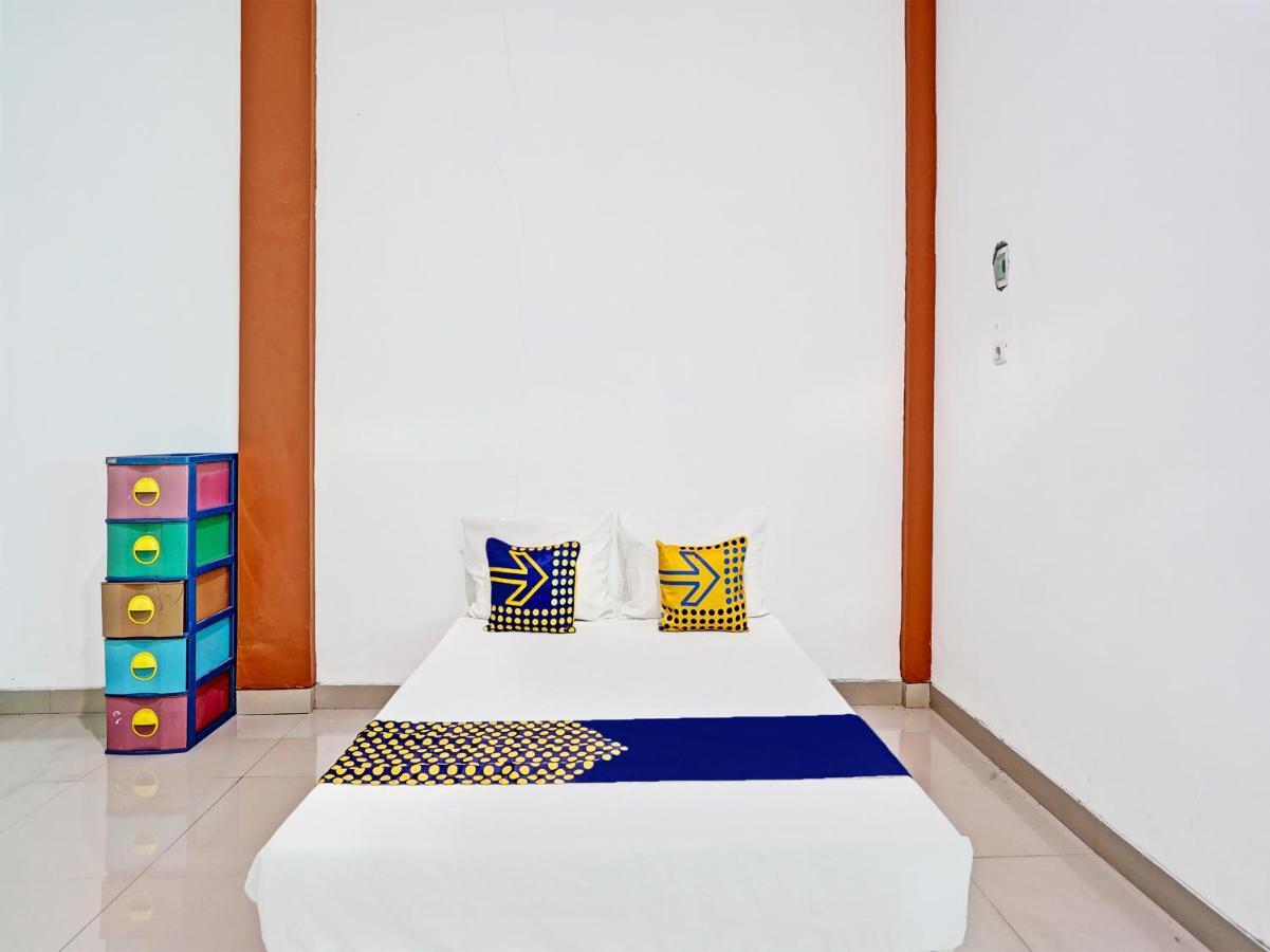 Oyo 92006 Kost Sejahtera Syariah Hotel Sidoarjo Bagian luar foto