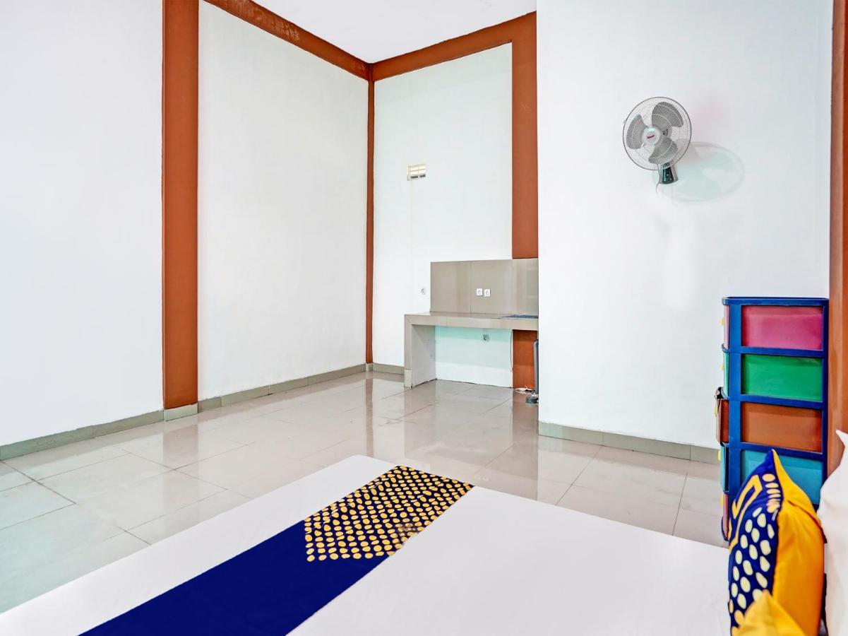 Oyo 92006 Kost Sejahtera Syariah Hotel Sidoarjo Bagian luar foto