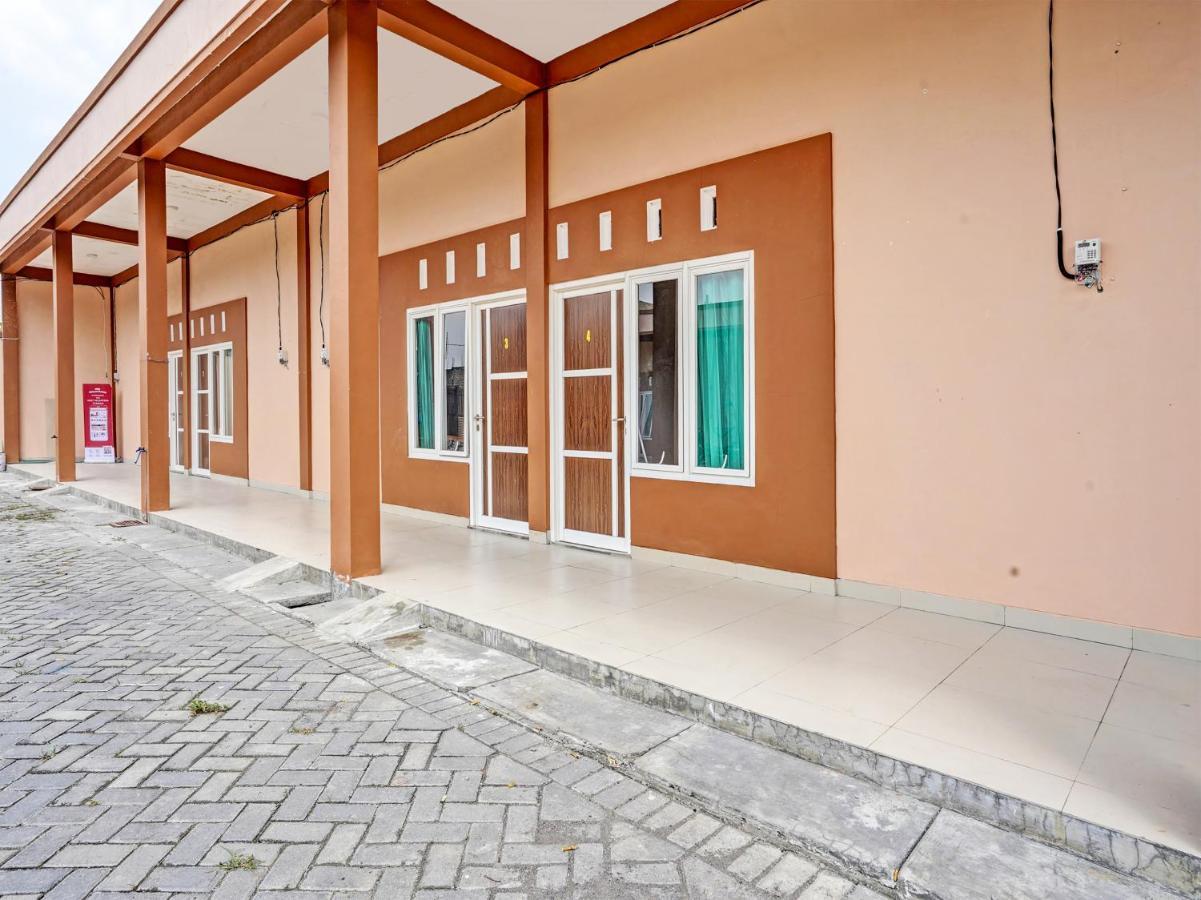 Oyo 92006 Kost Sejahtera Syariah Hotel Sidoarjo Bagian luar foto