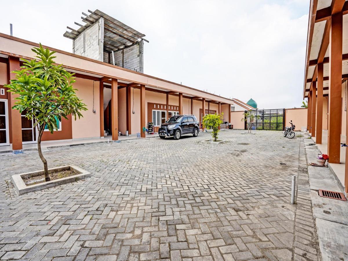 Oyo 92006 Kost Sejahtera Syariah Hotel Sidoarjo Bagian luar foto