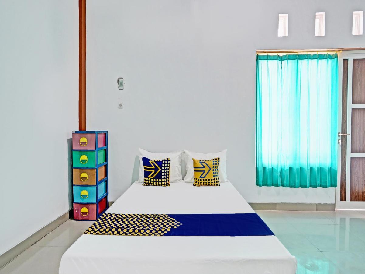 Oyo 92006 Kost Sejahtera Syariah Hotel Sidoarjo Bagian luar foto