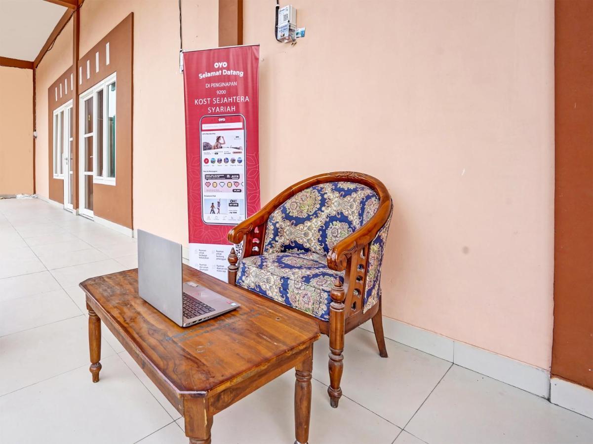 Oyo 92006 Kost Sejahtera Syariah Hotel Sidoarjo Bagian luar foto