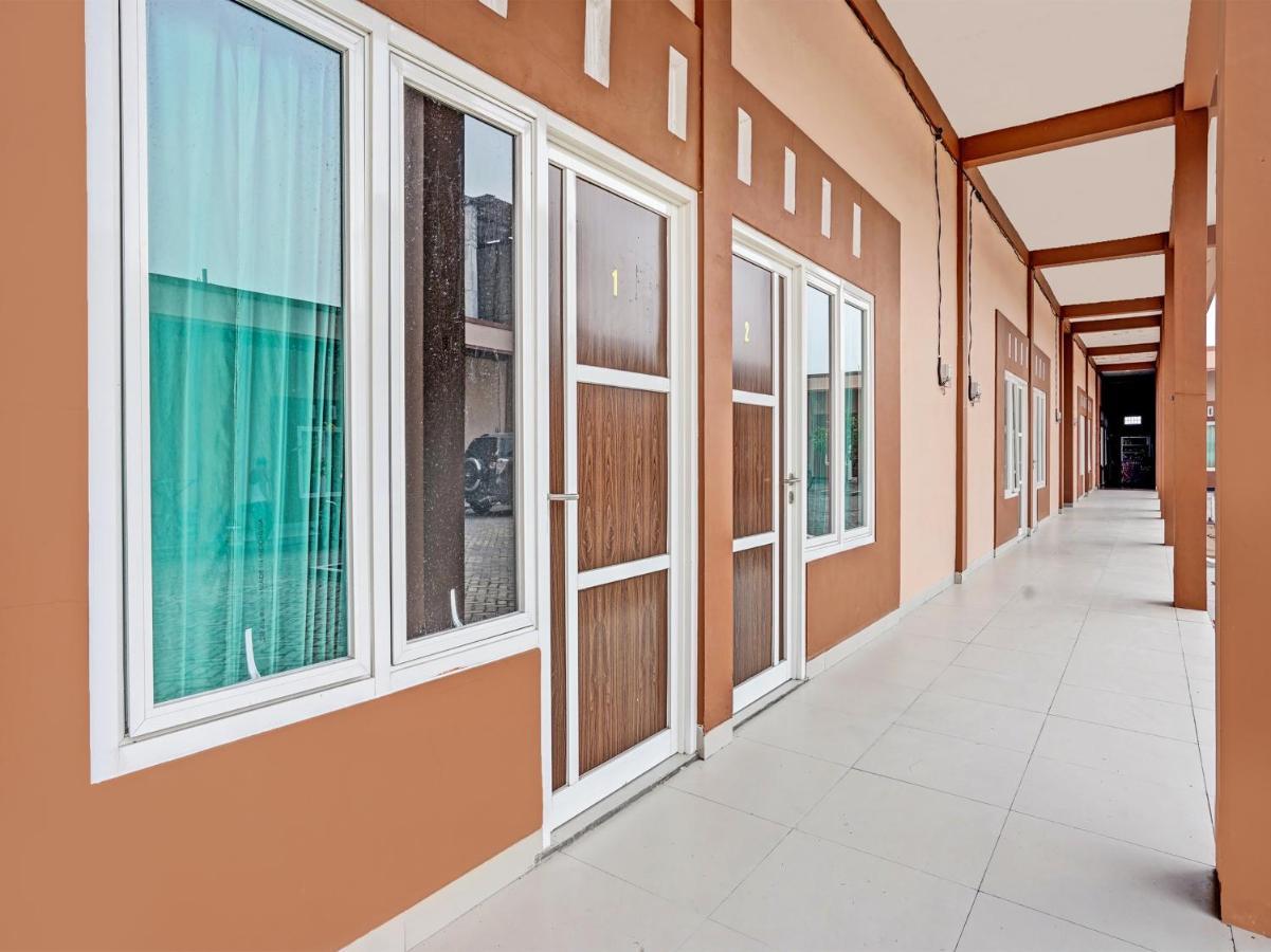 Oyo 92006 Kost Sejahtera Syariah Hotel Sidoarjo Bagian luar foto