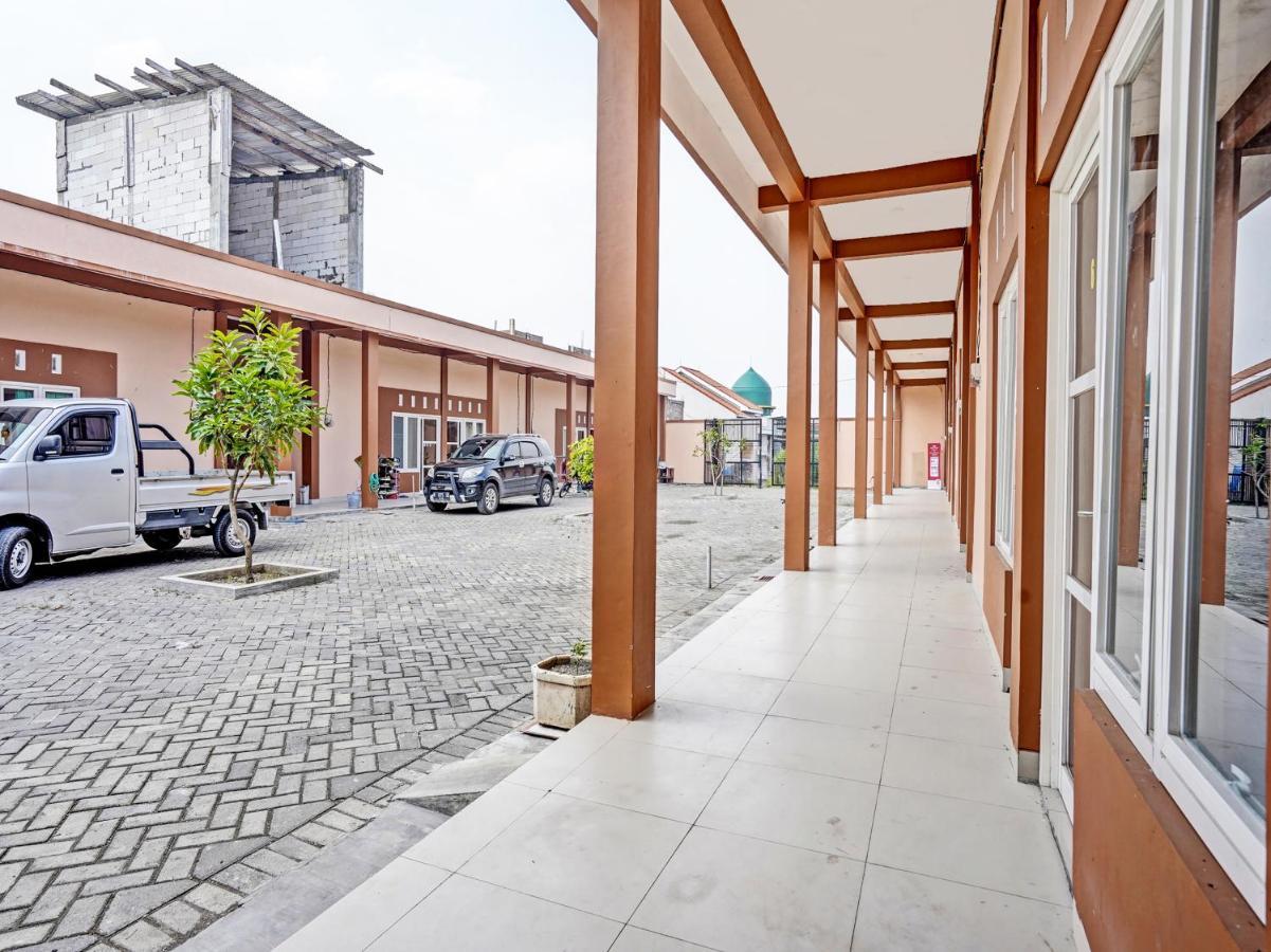 Oyo 92006 Kost Sejahtera Syariah Hotel Sidoarjo Bagian luar foto