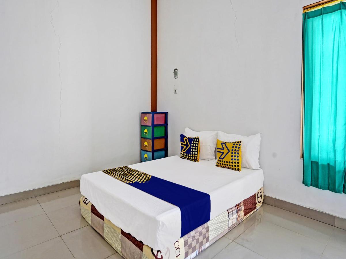 Oyo 92006 Kost Sejahtera Syariah Hotel Sidoarjo Bagian luar foto